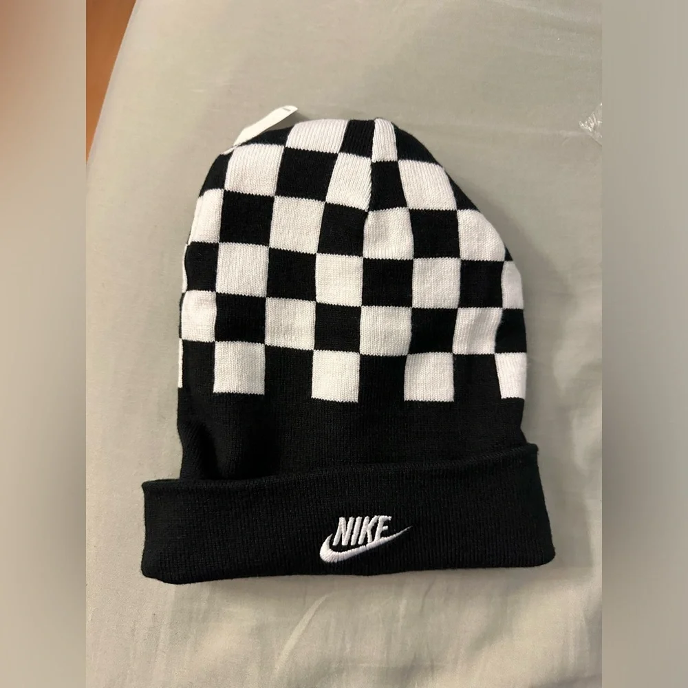 Nike Boys Reversible Beanie in Black and White